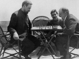 В гостях у Горького на Капри, Ильич играет в шахматы с А.А. Богдановым, 1908г.